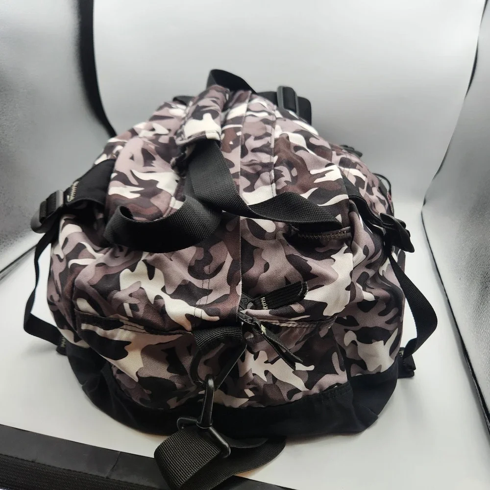 Jansport Camo Duffel Bag 20″‎ × 12″ Weekend Travel Gym Shoulder Strap